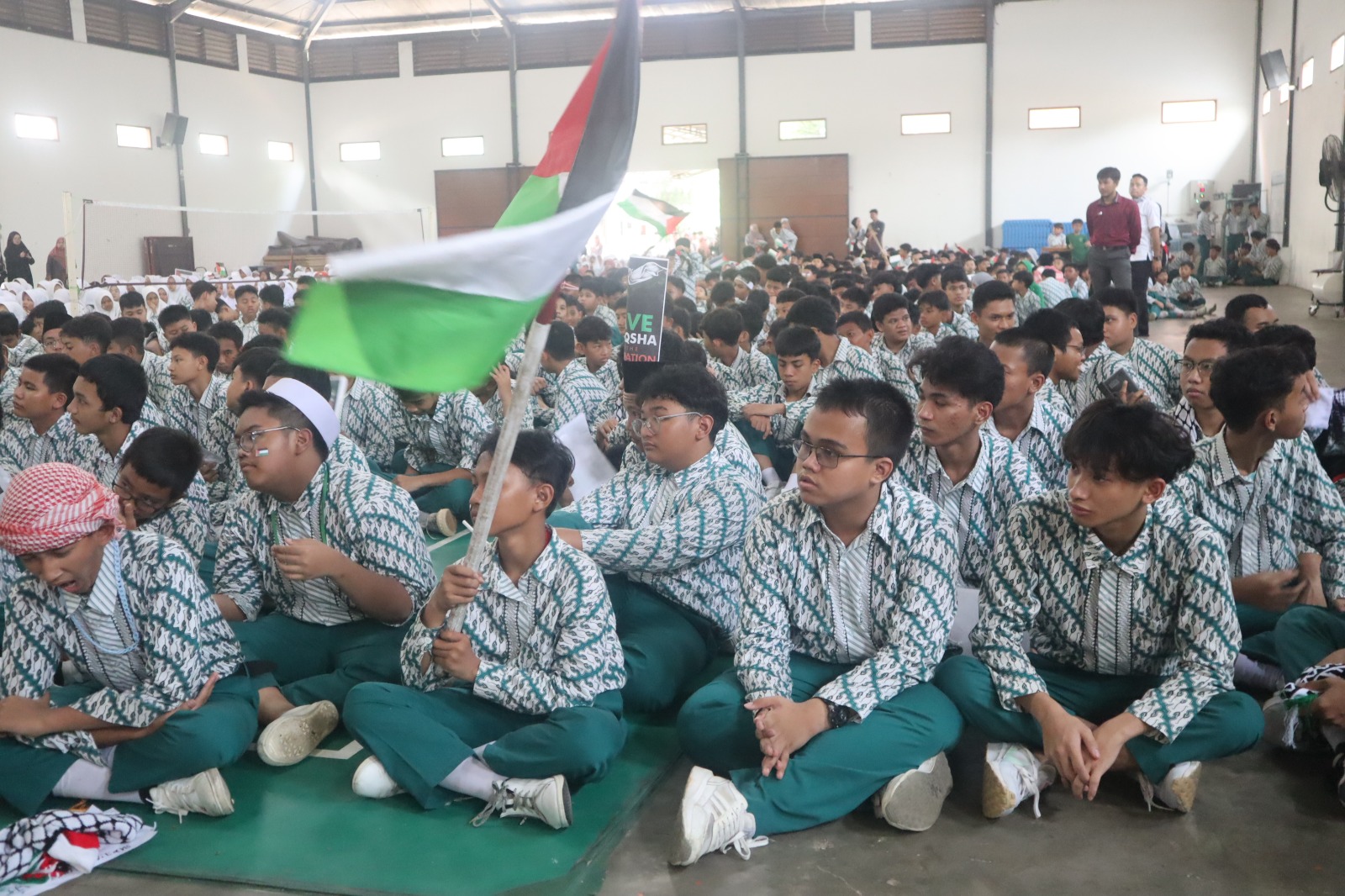 Dukung Palestina Merdeka, Siswa Insani Islamic School Gelar Doa dan Orasi Bersama 