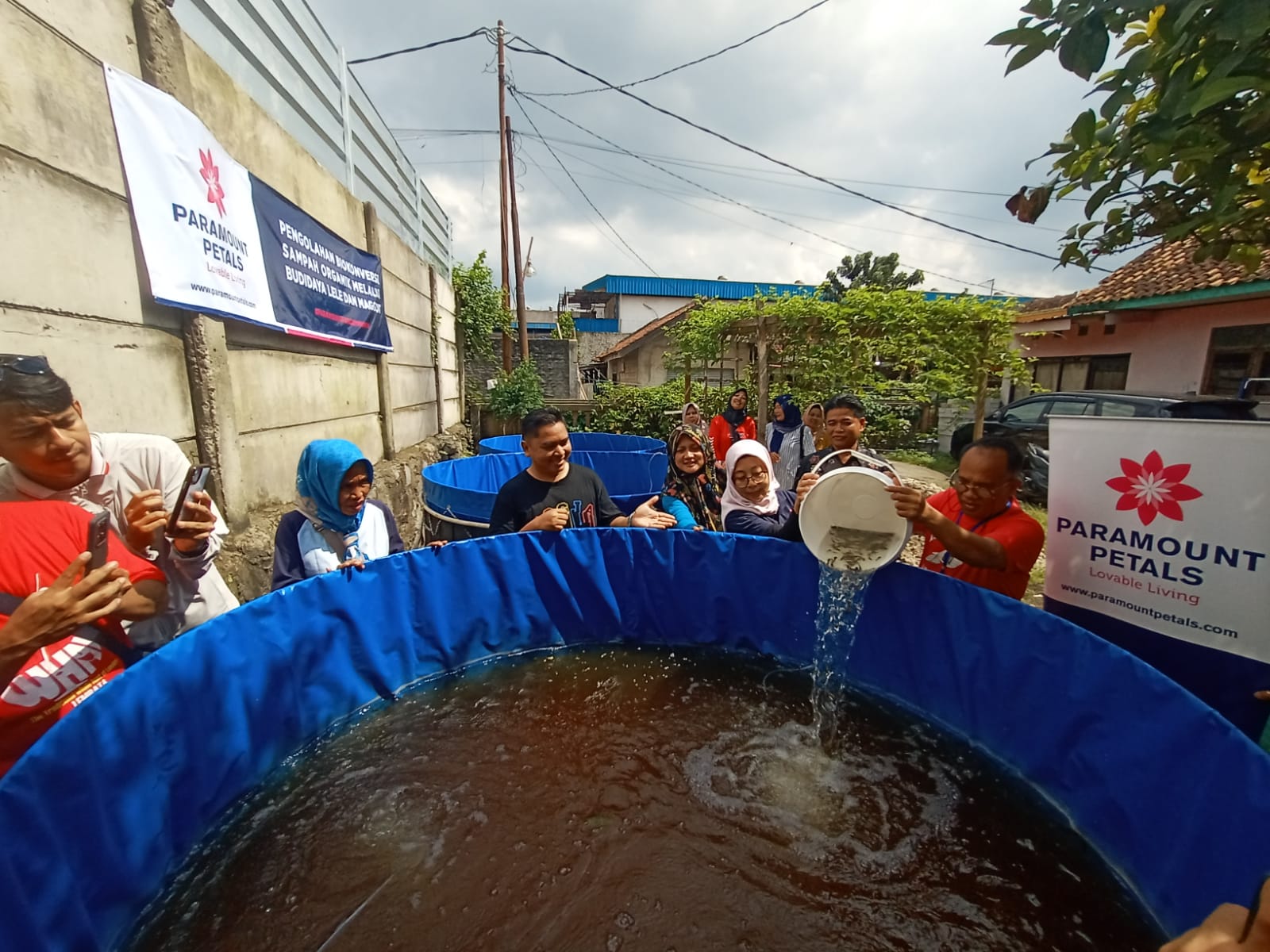 Paramount Petals Luncurkan Program Pengolahan Sampah Biokonversi Melalui Budi Daya Lele dan Magot