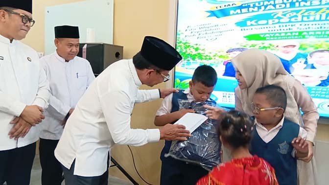 Perumda Tirta Benteng Santuni Penyandang Disabilitas