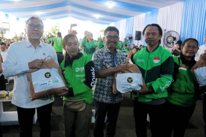 Kunjungi Bulog Tangerang, Menko Zulhas Curhat Dibully di Medsos