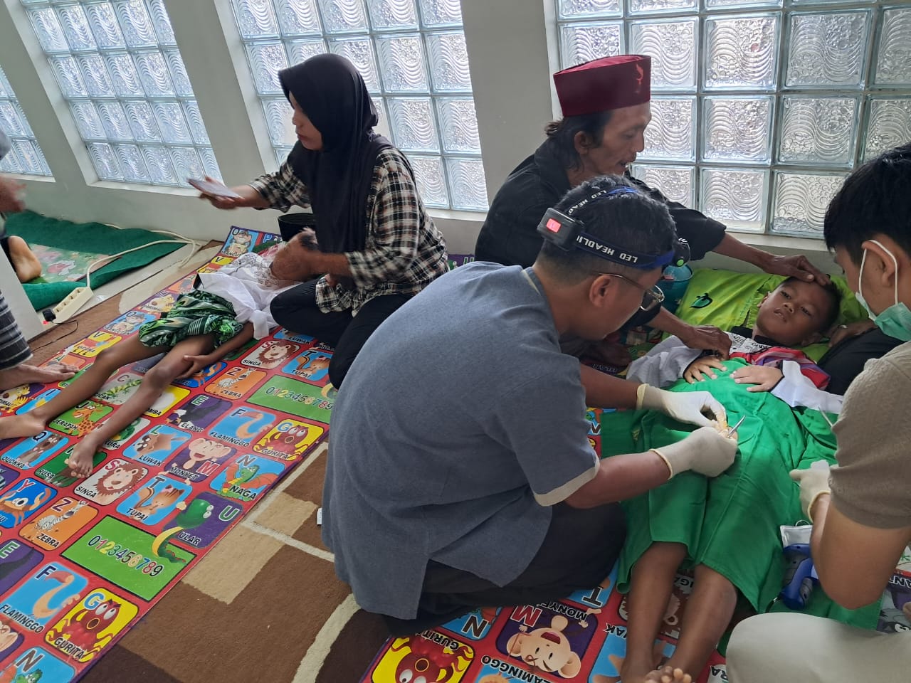 Sambut Tahun Baru, Warga Perum Royal Garden Gelar Khitan Masal dan Santunan Anak Yatim