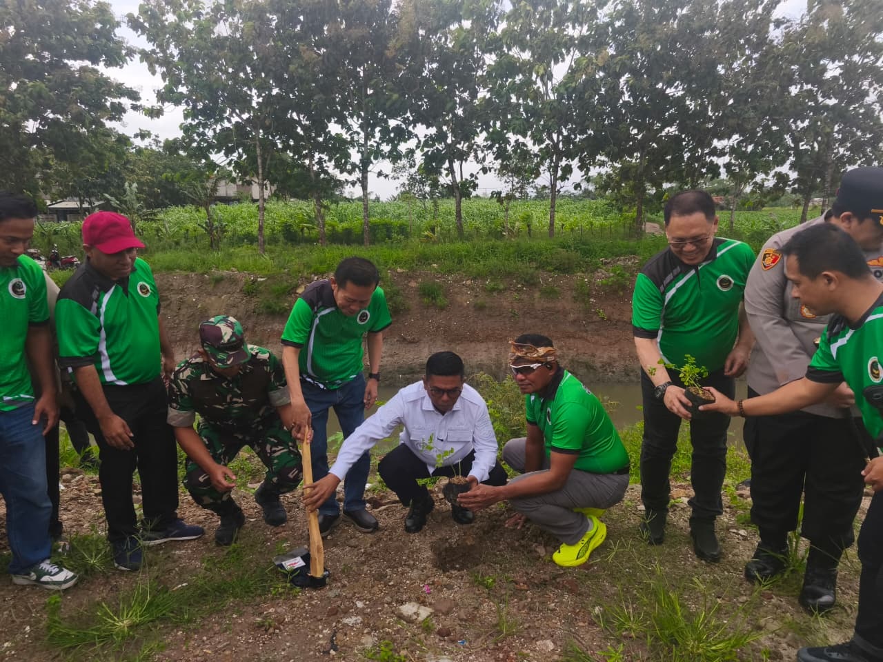 Tanam 1.500 Pohon di Bantaran Cibanten