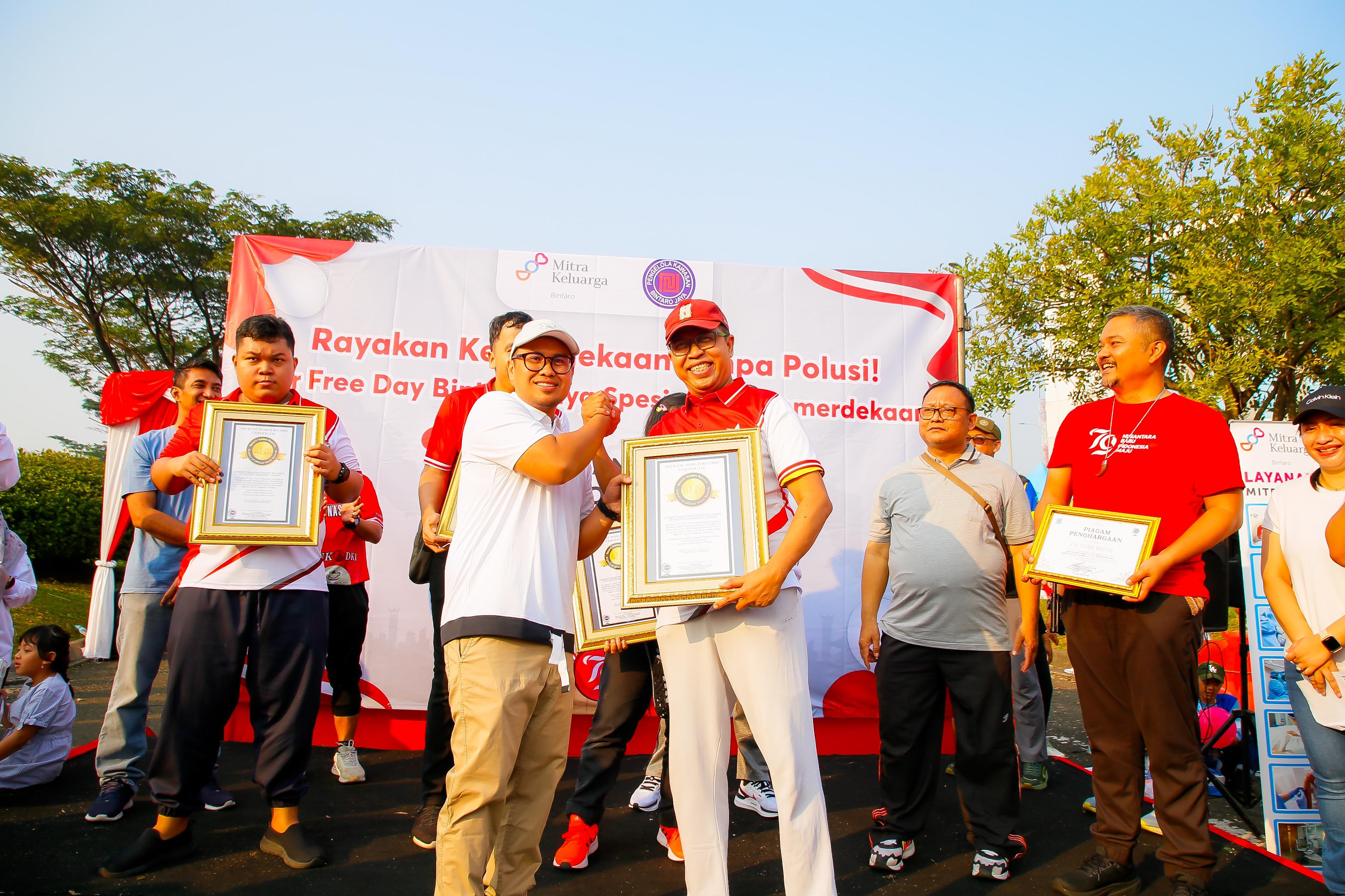 Ikuti Car Free Day di Bintaro, Pilar Serahkan Penghargaan untuk Grup Band ABK