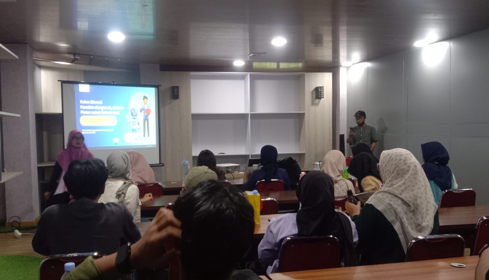 Warga Diajari Gunakan Artificial Intelligence