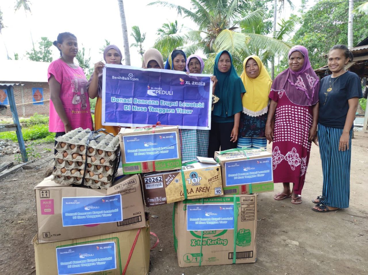 XL Axiata Salurkan Bantuan untuk Warga Korban Erupsi Gunung Lewotobi NTT