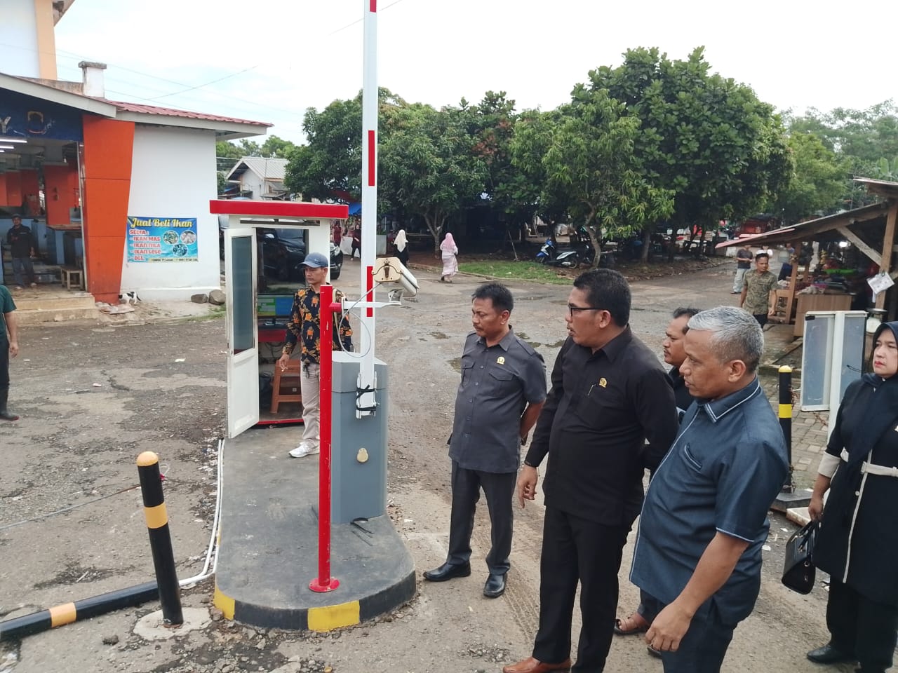 Pengusaha Gate Parking Pasar Sampay Wajib Bangun Sarpras Jika Ingin Beroperasi