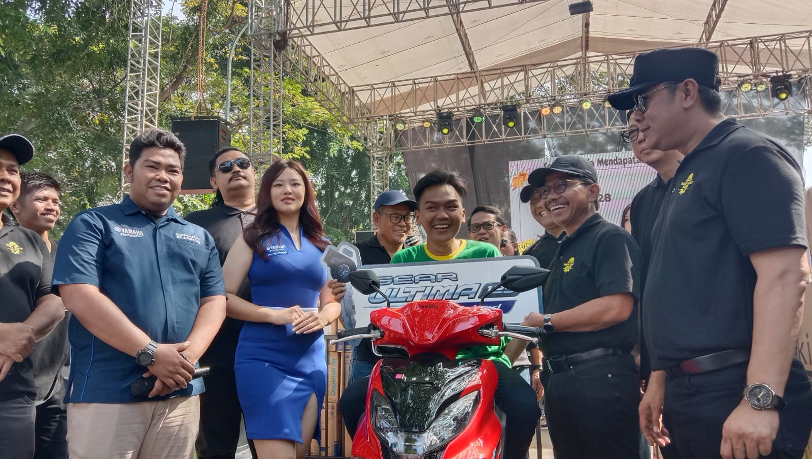 Peringatan May Day, Sachrudin Sumbang Doorprize Umroh untuk Buruh