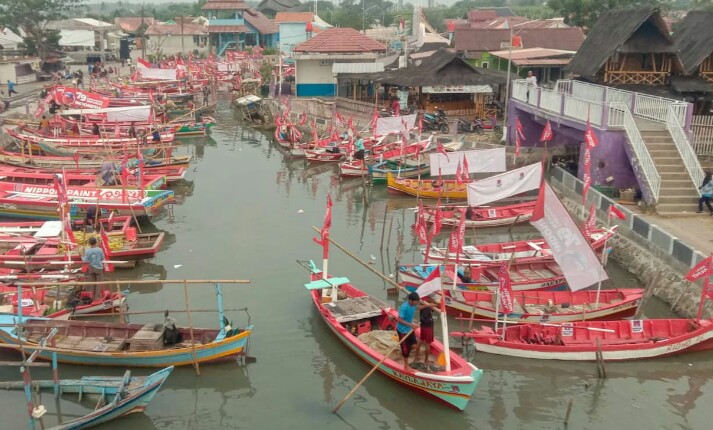 Nelayan Desa Ketapang Gelar Lomba Perahu Hias