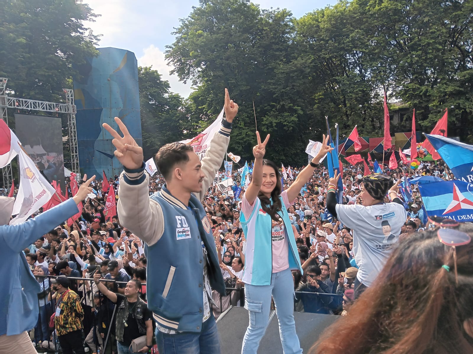 Puluhan Ribu Masa Padati Konser Indonesia Maju Gerakan Banten Nyata untuk Prabowo Gibran di Kota Tangerang