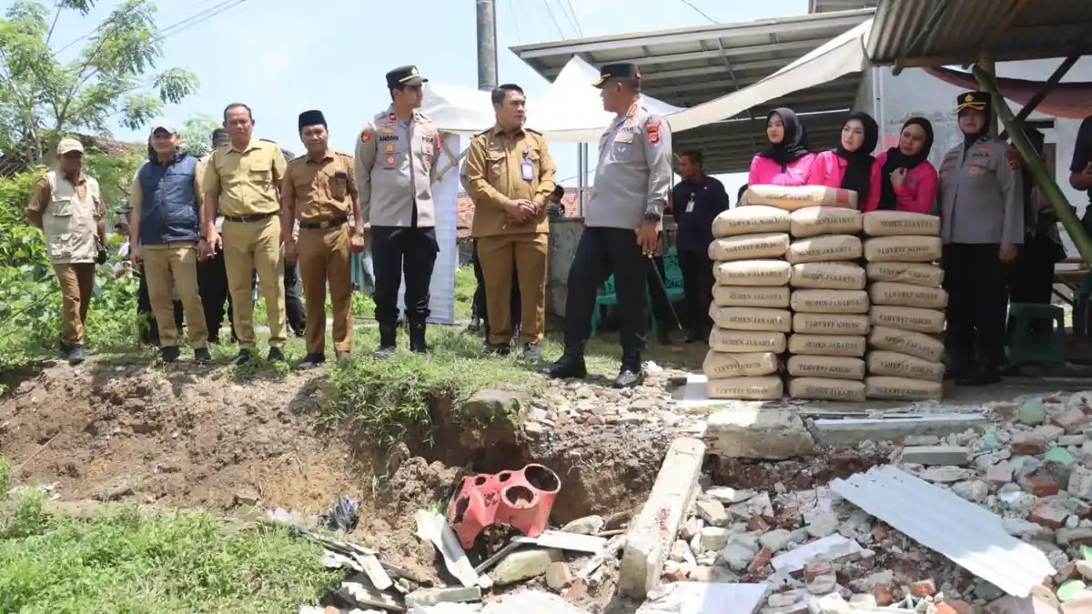 Longsor Hantam Desa Carenang-Cisoka, Enam Rumah Warga Terdampak
