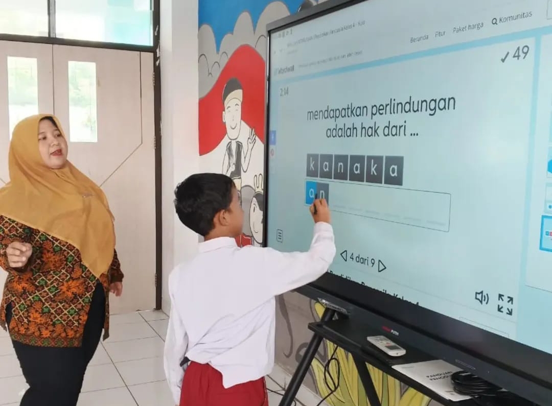 Peran dan Manfaat Papan Interaktif Digital, Memudahkan Guru dan Siswa Lebih Cepat Memahami Pembelajaran 