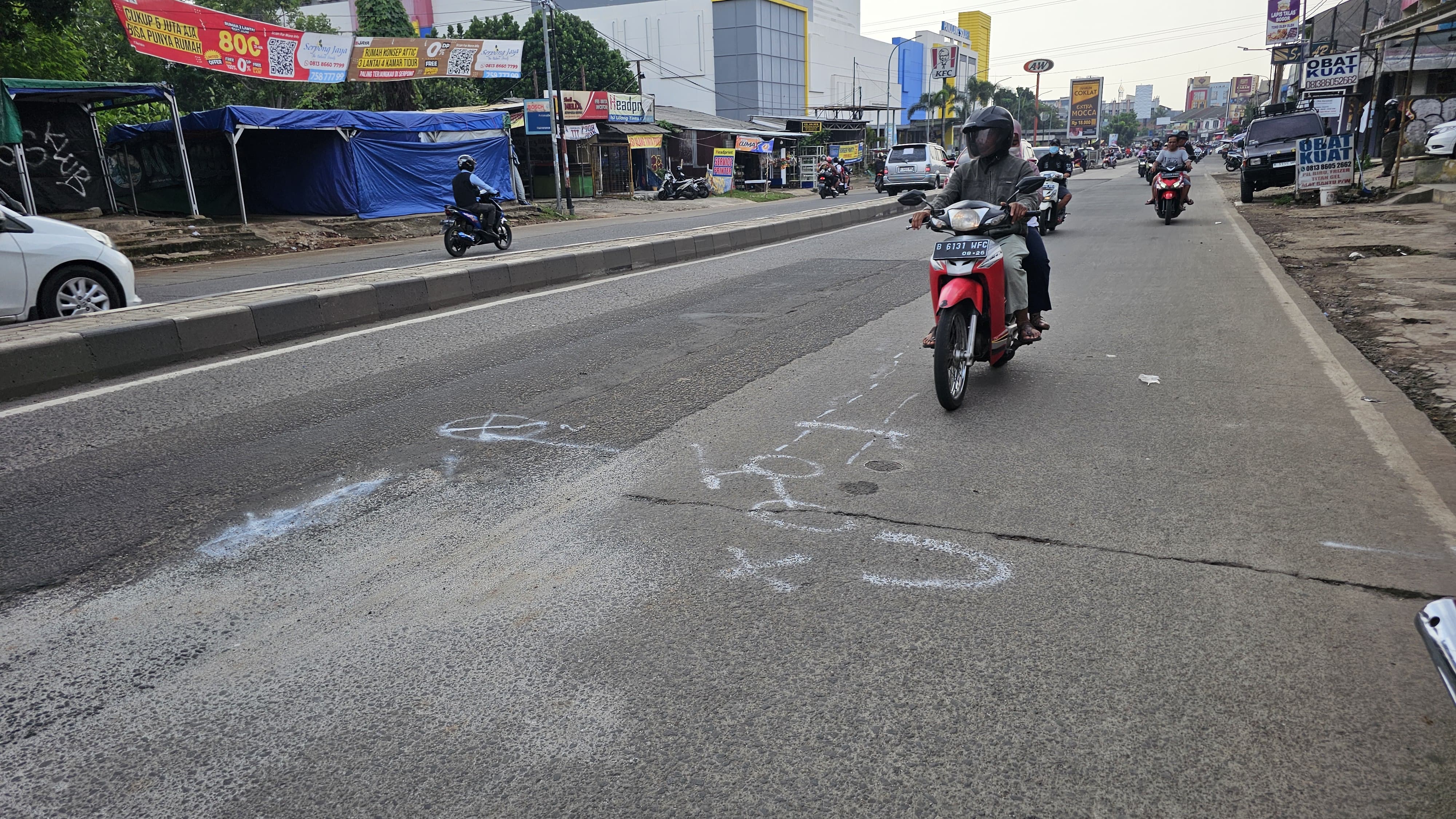 Pemotor Tewas Terlindas Truk di Pamulang