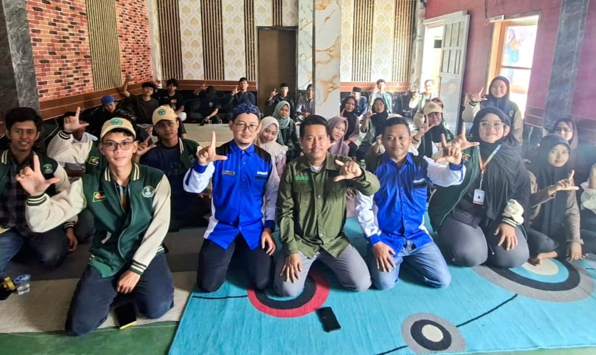 Relawan TIK Banten Ajari Warga Sindang Jaya Melek Digital