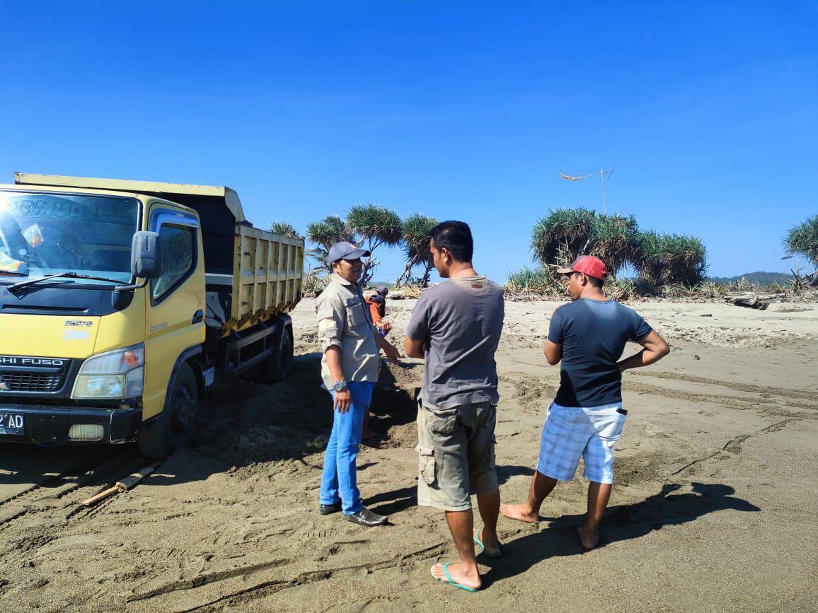 Aktivitas Tambang Pasir Laut Rusak Sepadan Pantai