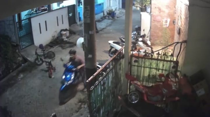 Warga Amankan Pelaku Curanmor yang Terekam CCTV