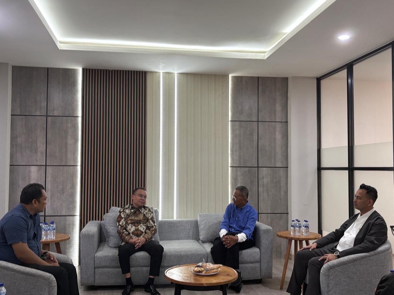 Dasco dan Raffi Ahmad Kunjungi Kantor Disway, Disambut Dahlan Iskan