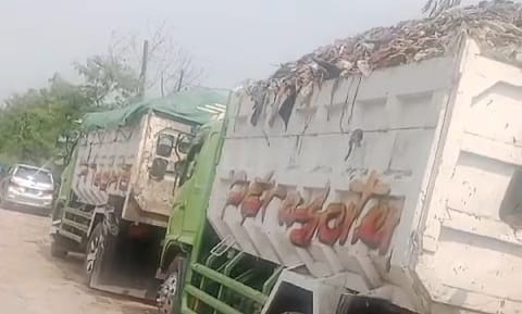 Puluhan Truk Buang Sampah ke Kabupaten Tangerang dari Luar Daerah