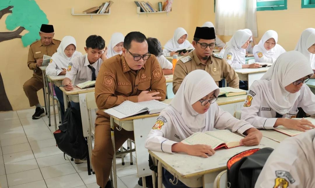Siswa Baru akan Dapat Seragam Gratis