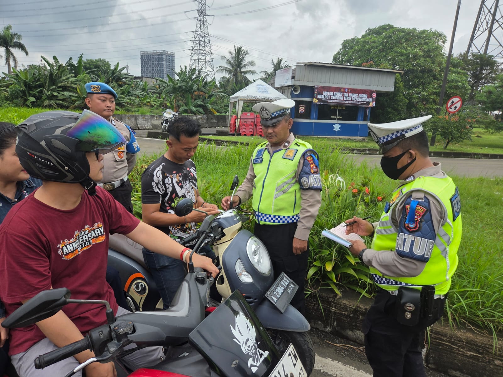 Operasi Keselamatan Maung, Banyak Pengendara Tanpa Helm
