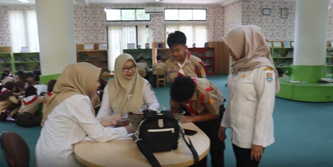 SDN Cikupa I Tingkatkan Literasi, Ajak Siswa ke Perpustakaan