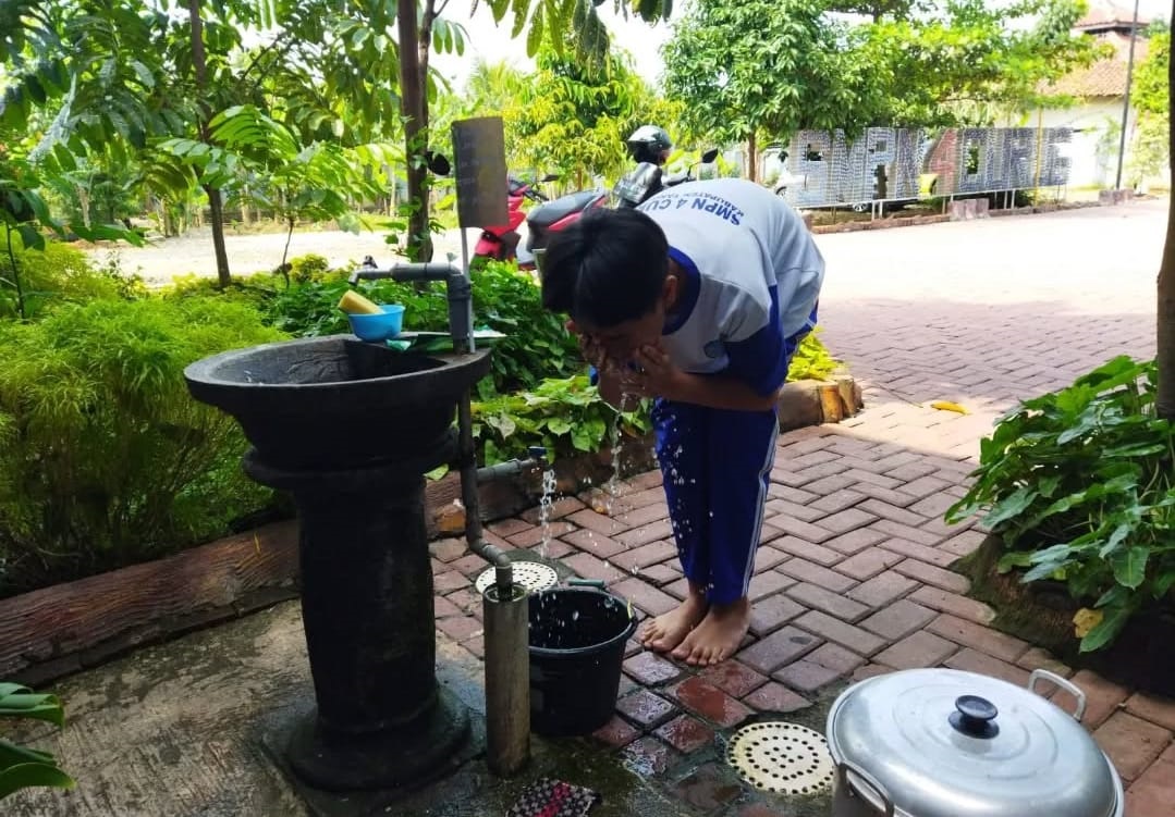 SMPN 4 Curug Kelola Air Bekas Wudhu Untuk Kebutuhan Tanaman