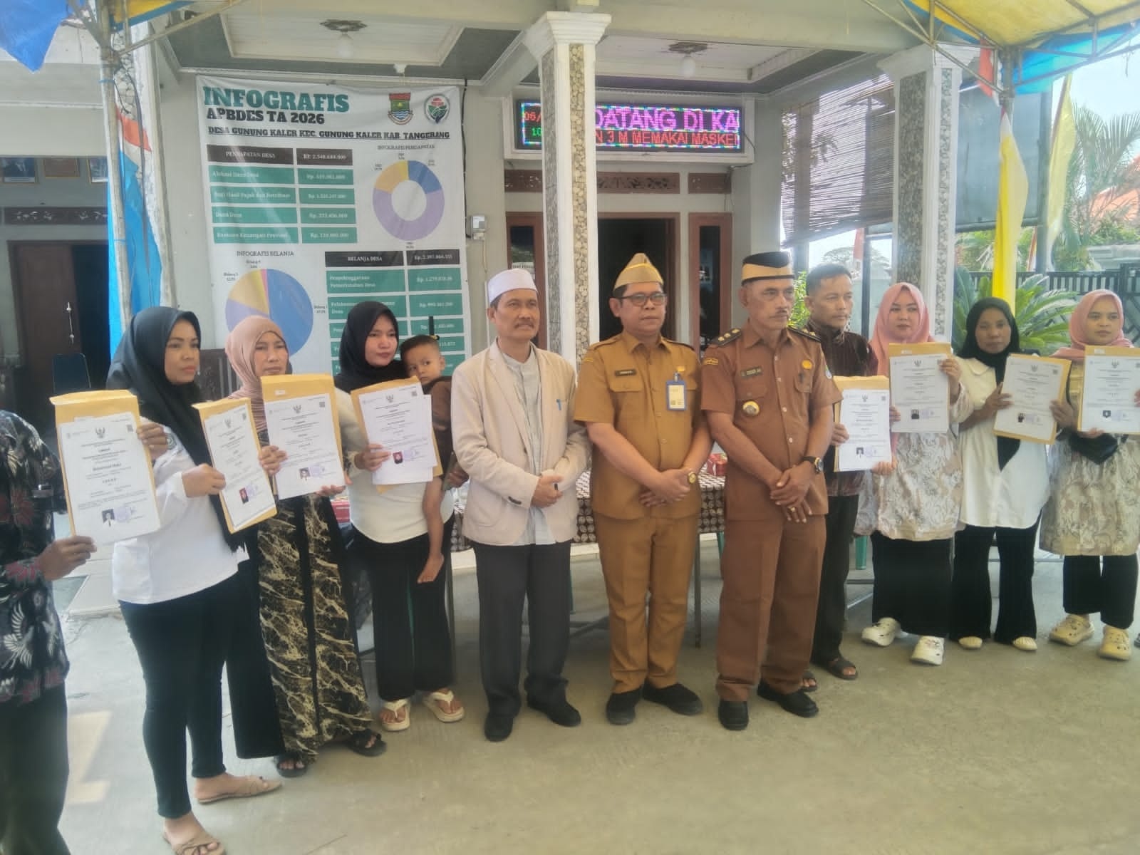 Warga Gunung Kaler Terima Ijazah Paket C