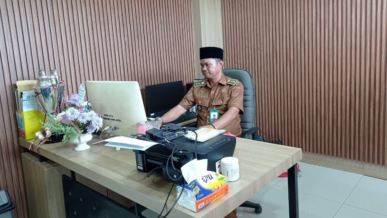 Emban Lurah Selembaran Jaya, Siap Mengabdi Untuk Masyarakat