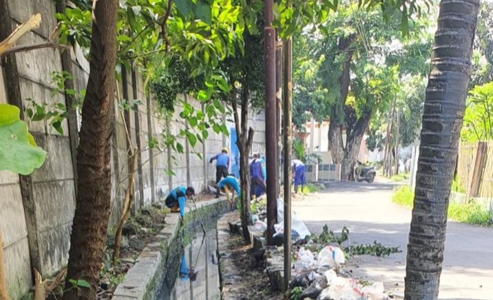 Antisipasi Banjir, DPU Keruk Saluran Air