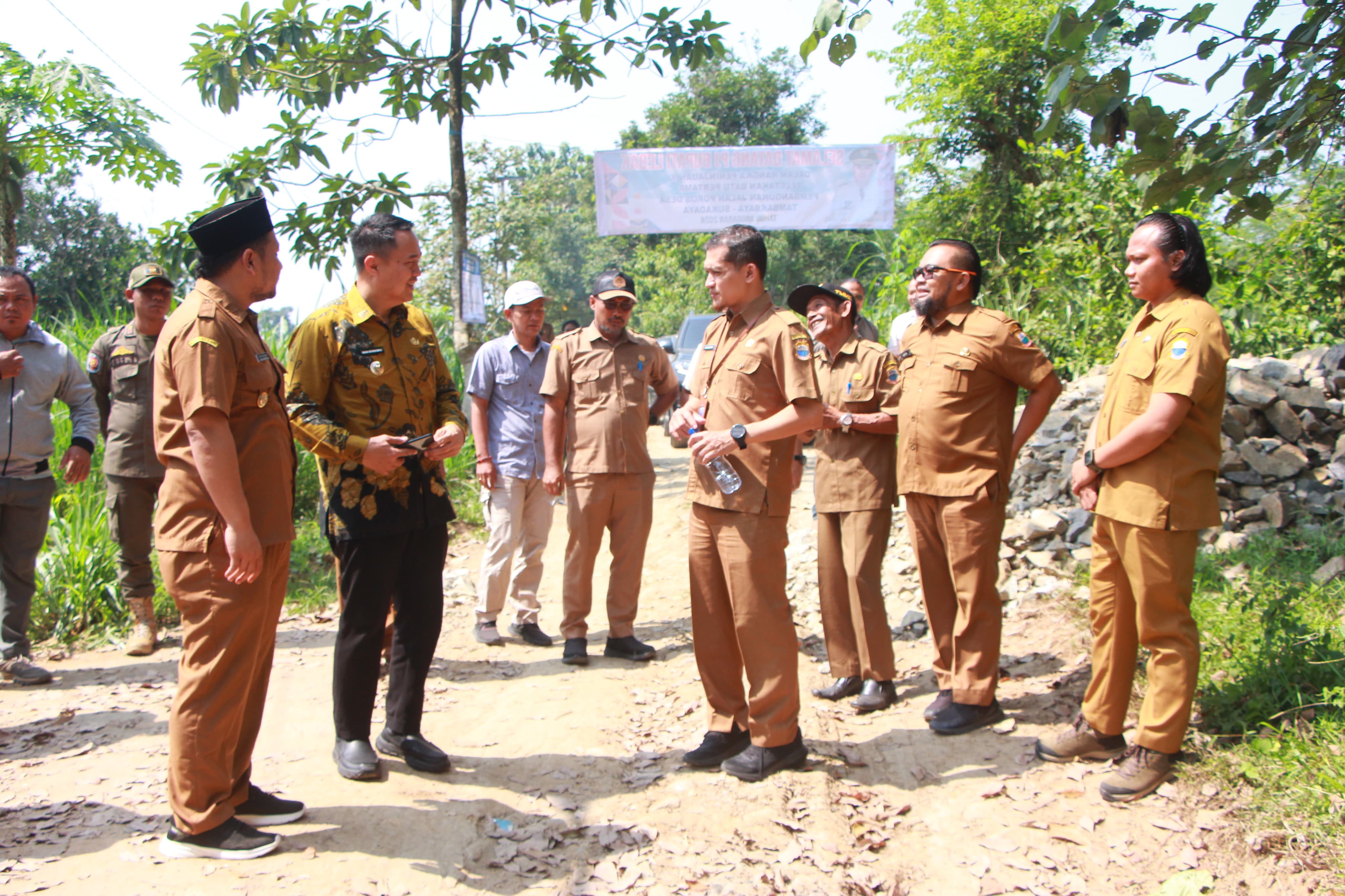 Pj Bupati Lebak Apresiasi Pembagunan Jalan Poros Desa Oleh Pemdes