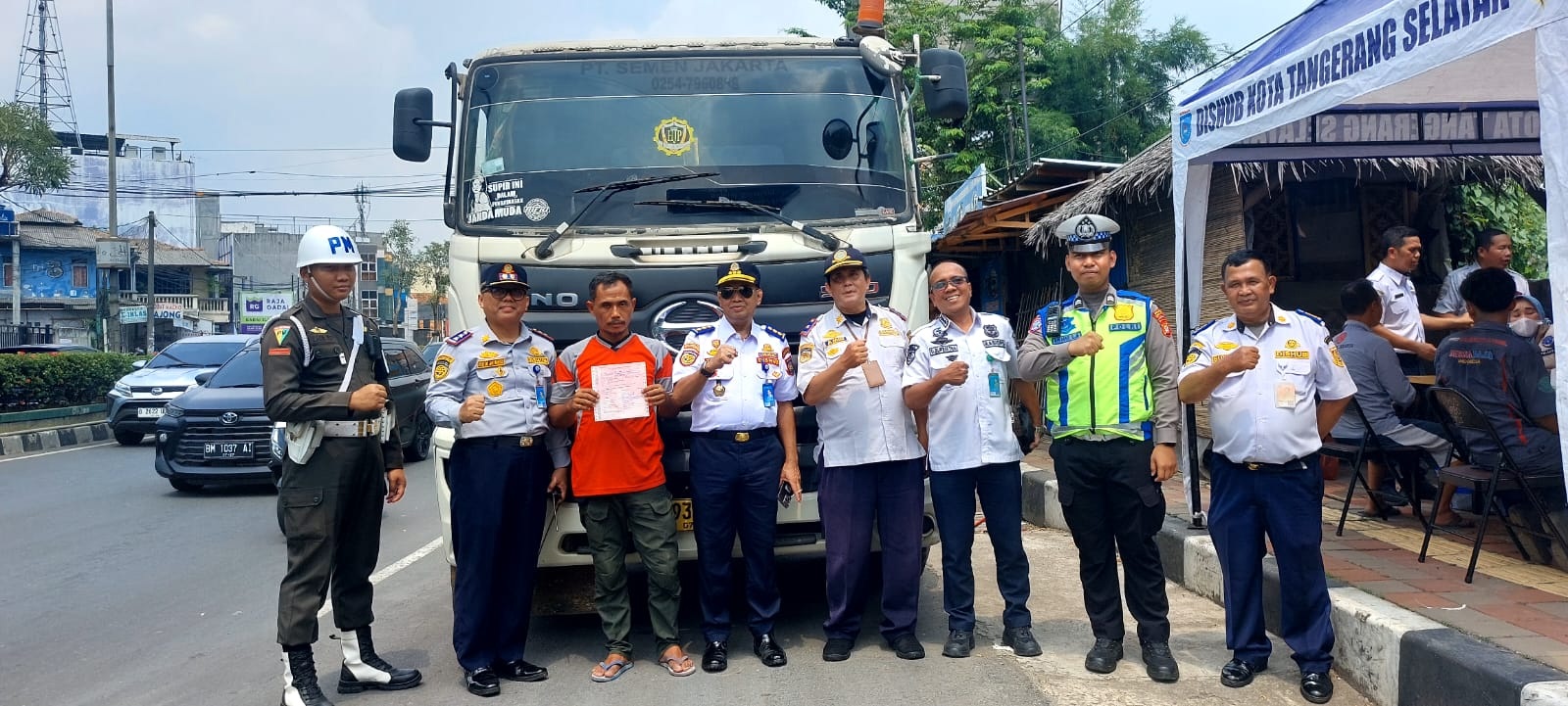 Dishub Push-up dan Tilang Sopir Truk, Penertiban Jam Operasional Truk di Jalan Raya Serpong