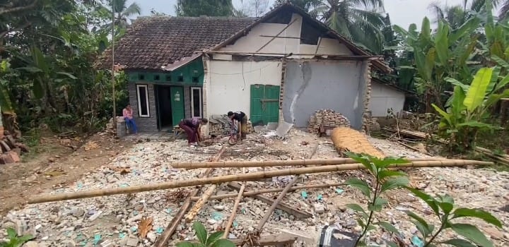 5 Rumah Rusak Berat Akibat Pergerakan Tanah
