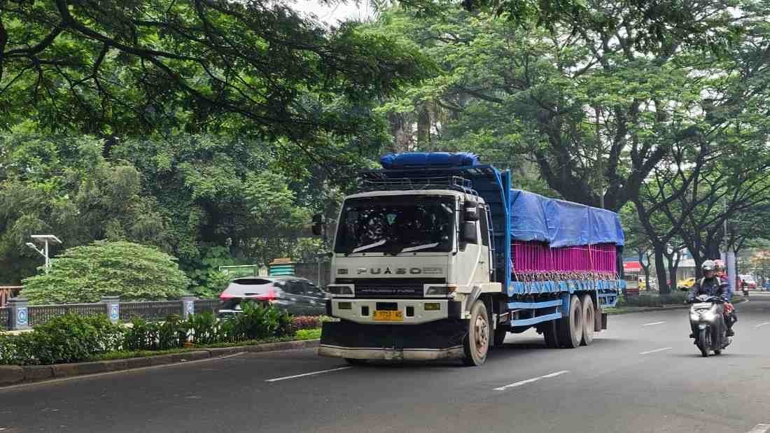 Truk Bertonase Besar Sulit Ditertibkan