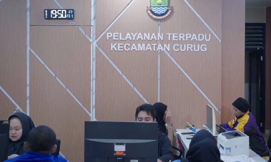 Kecamatan Curug Permudah Warga Urus Administrasi, Hadirkan Pelayanan Malam Hari