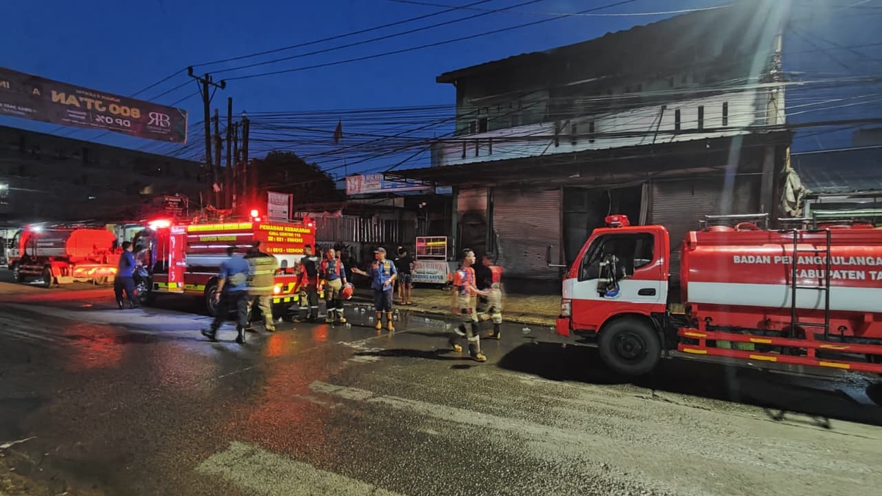 Kebakaran Hebat Lalap Ruko Variasi Mobil