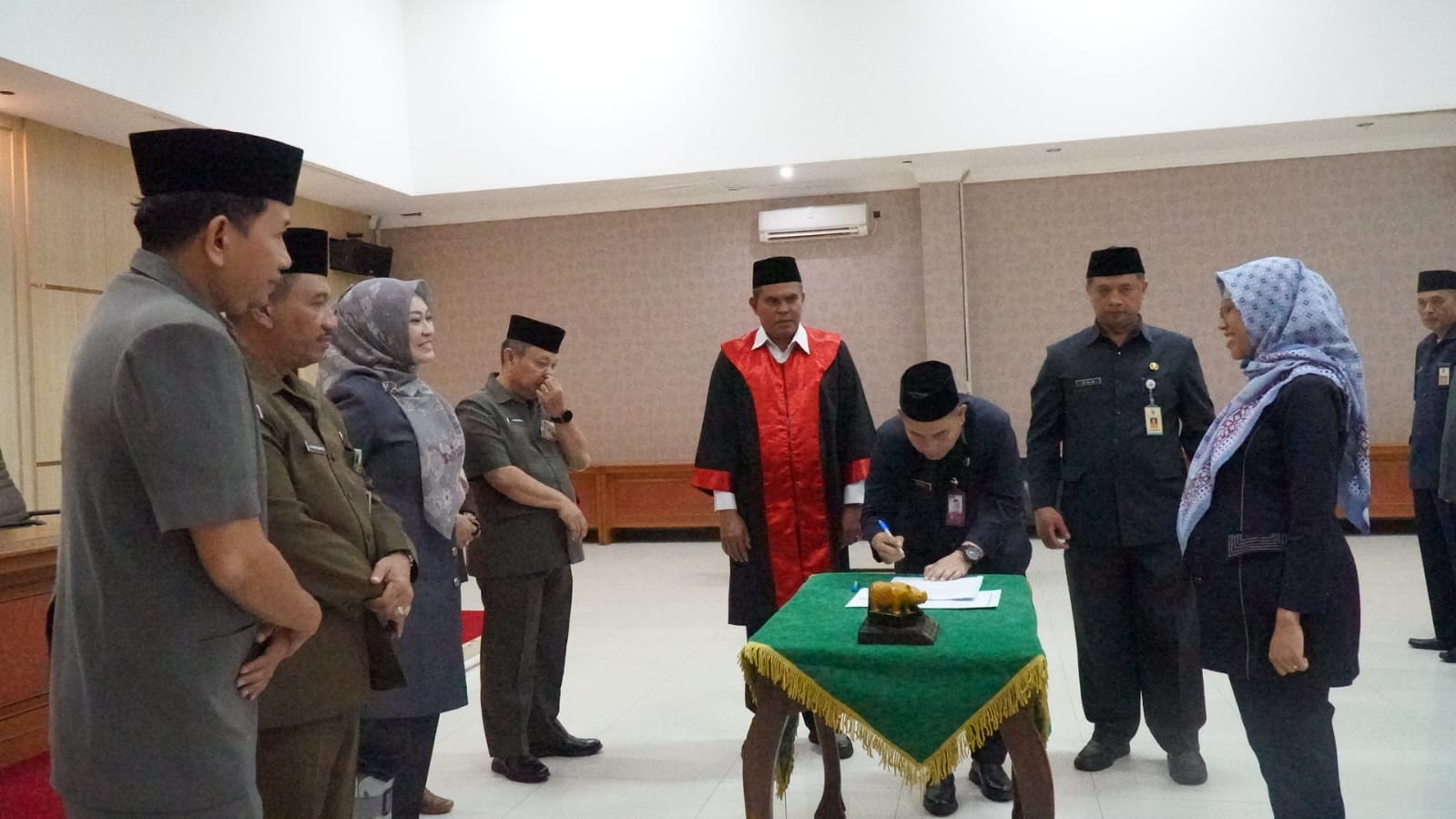 Bupati Pandeglang Irna Narulita Lantik JPT dan Jafung