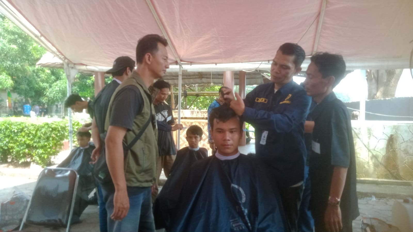 Dinsos Kota Tangerang Didik Warga Mahir Pangkas Rambut