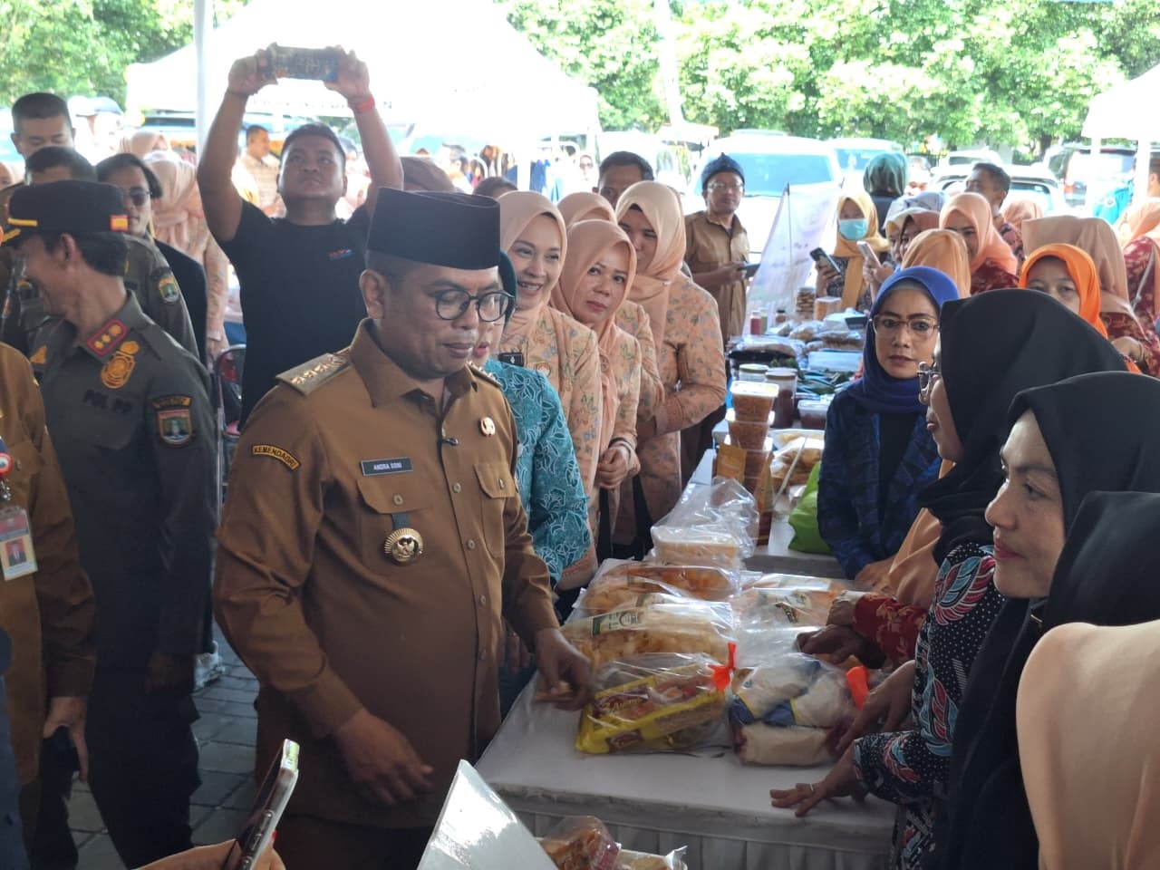 Gubernur Minta Warga Bijak Kelola Kebutuhan Komoditi