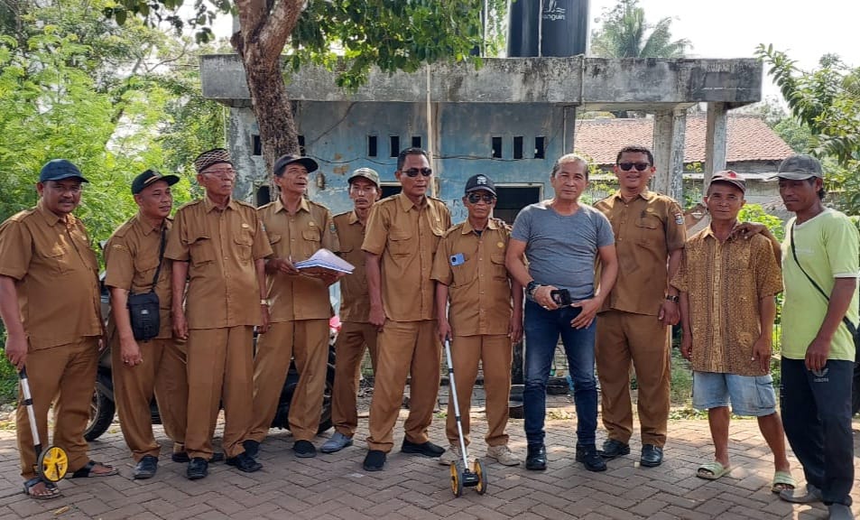 Tim RPJMDes Lembang Sari Inventarisasi Infrastruktur di Desanya