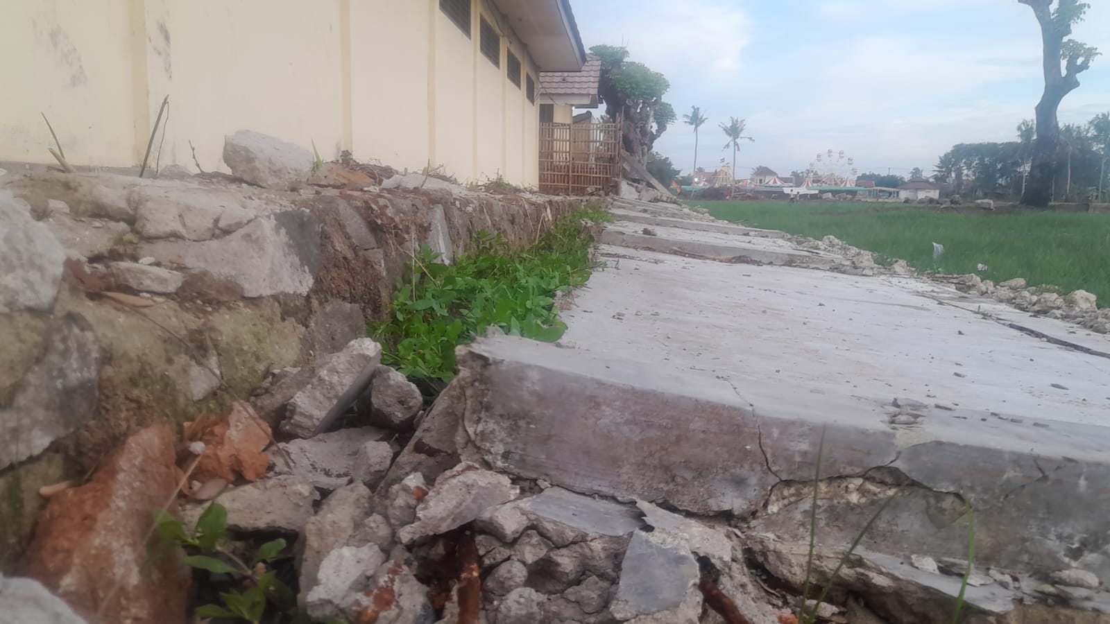 Akibat Hujan Deras dan Angin Kencang, Pagar Tembok SMAN 9 Kabupaten Tangerang Roboh