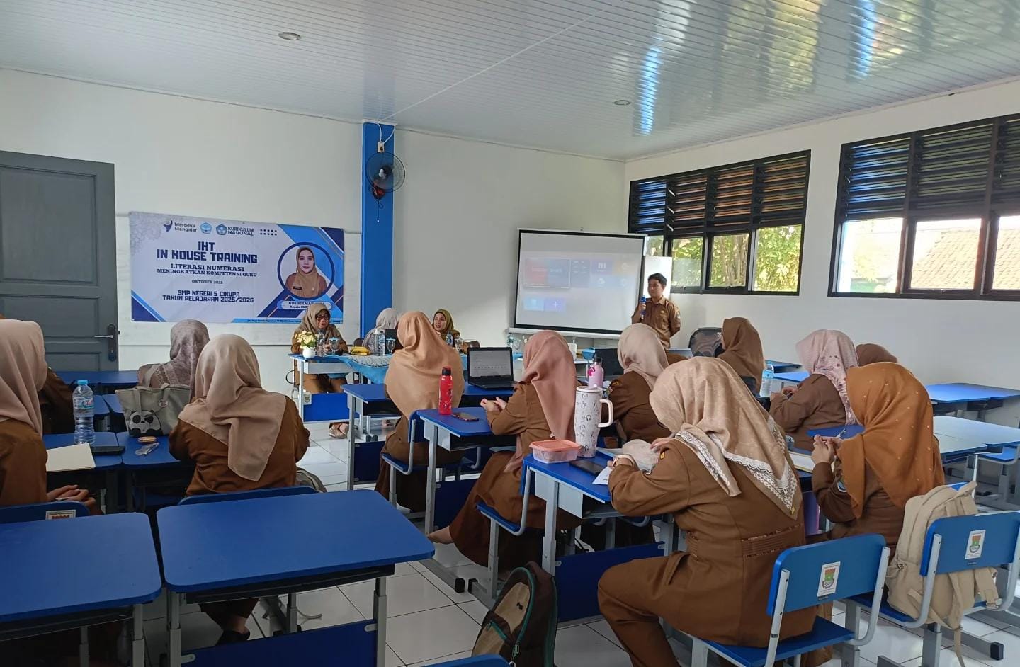 Guru SMPN 5 Cikupa Ikut In House Training, IHT Literasi Numerasi untuk Tingkatkan Kompetensi