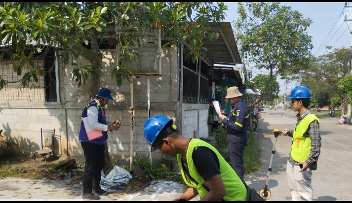 Perumdam TKR Lakukan Pengukuran untuk Pasang Pipa Air di Perumahan Mutiara Puri Harmoni