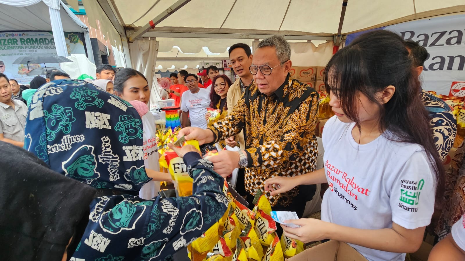 Bazar Ramadan di Kecamatan Pondok Aren Diserbu Masyarakat