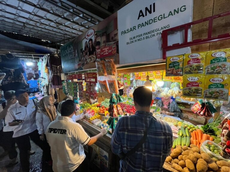 Satgas Pangan Cek Harga Sembako di Pasar Badak