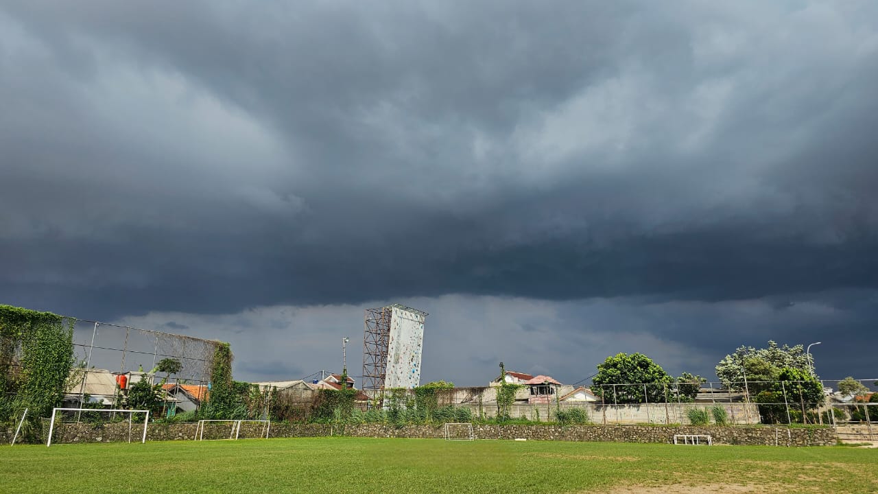 Tangerang Selatan Siang Ini Diprediksi Hujan Sedang