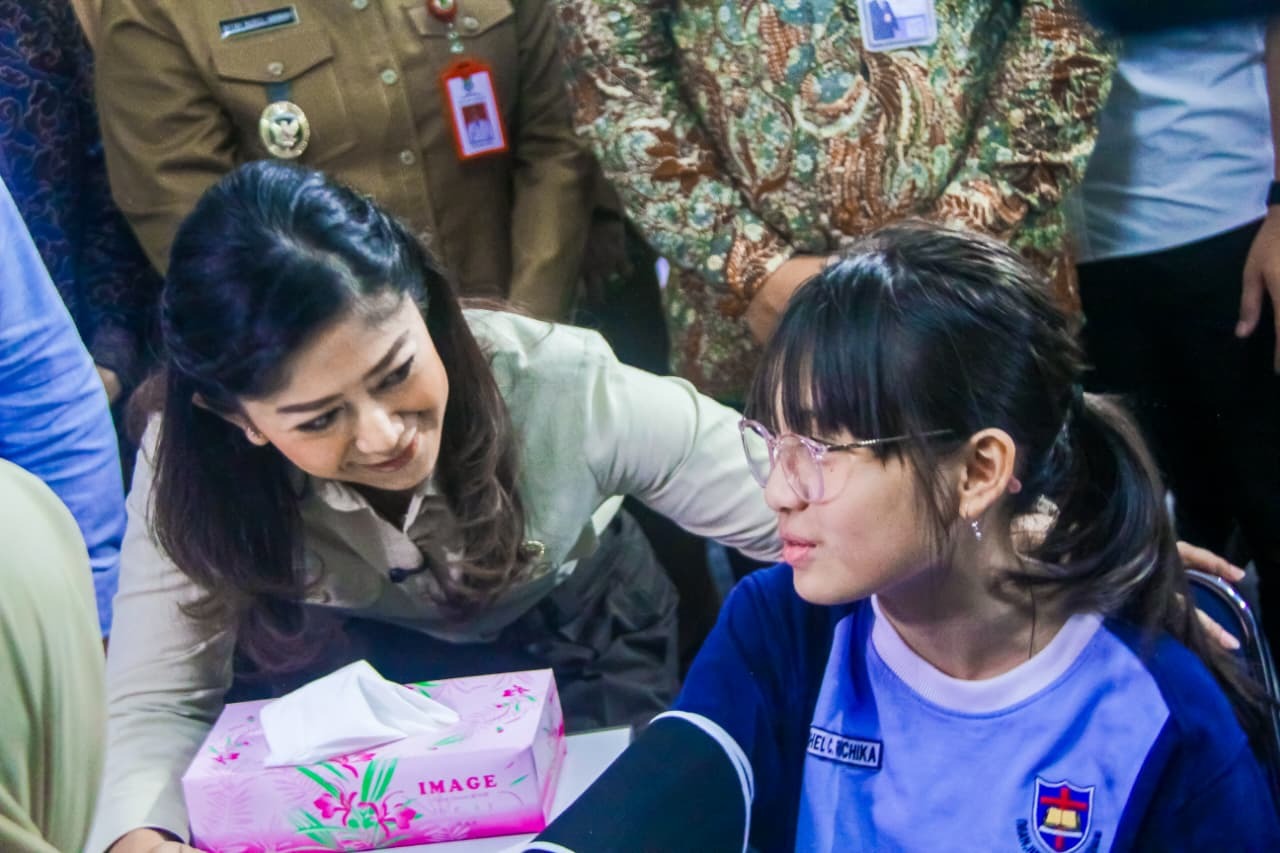 Terlalu Lama Main HP, Banyak Siswa Bermasalah dengan Mata, Pengecekan Kesehatan Siswa di Tangerang dan Tangsel