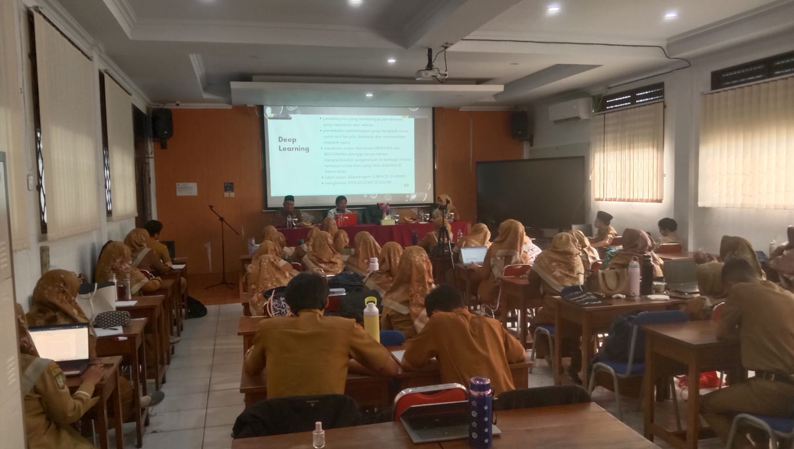 SMPN 18 Kota Tangerang Gelar Bimtek Kompetensi Guru