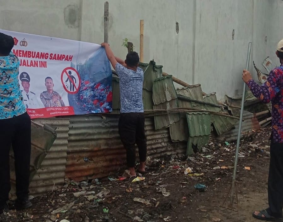 Pemdes Sarakan Gelar Aksi Kerja Bakti, Bersihkan Tumpukan  Sampah di Area Makam Kepuh Pisangan