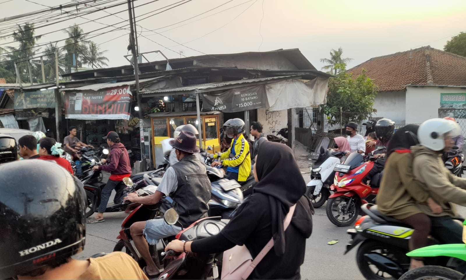 Akses Padat dan Minim Rambu, Jalan Flamboyan di Sepatan Timur (Septim) Rawan Laka