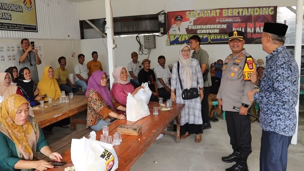 Kapolres Serang Ngobrol Bareng Warga Desa Pabuaran