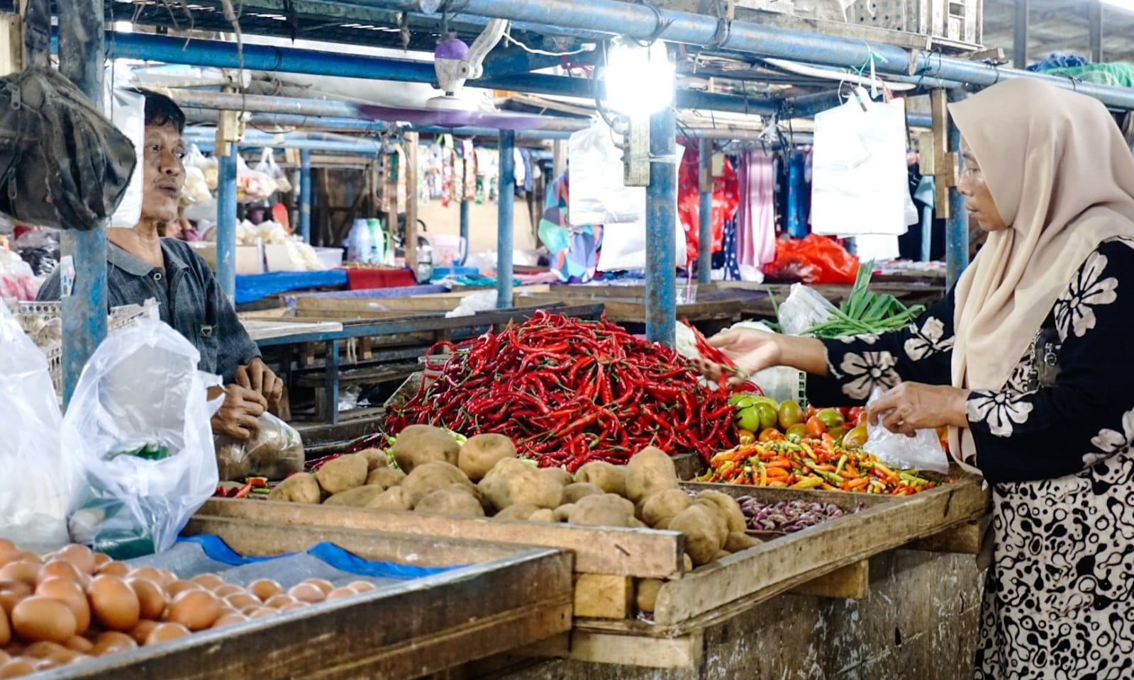 Harga Cabai dan Telur Meroket, Kenaikan Harga Komoditas Pangan Jelang Nataru Capai 40 Persen 